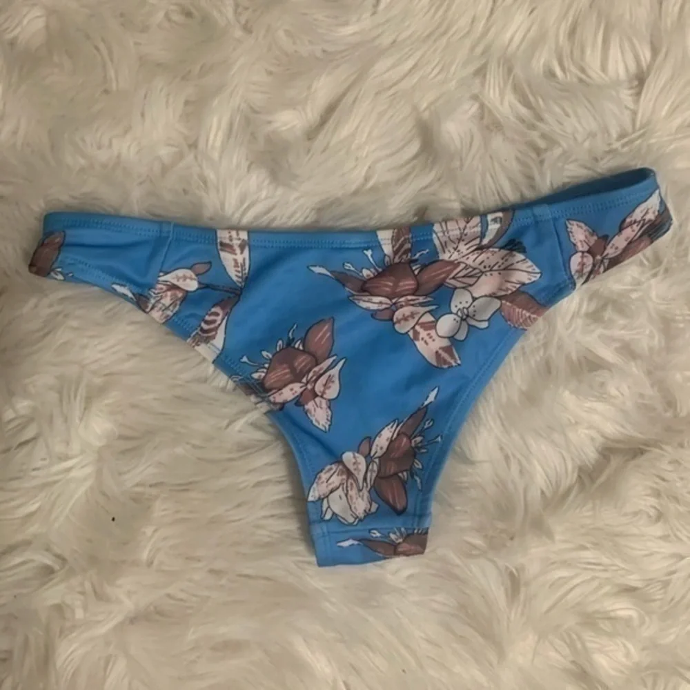 Nasty Gal Blue Floral Ruffle Bikini‎ Set Size Small